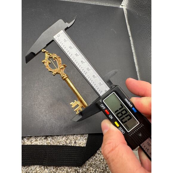 Vintage 1960s Robert Zentall Gold Tone Ornate Key To The City Brooch Pin - Picture 8 of 8